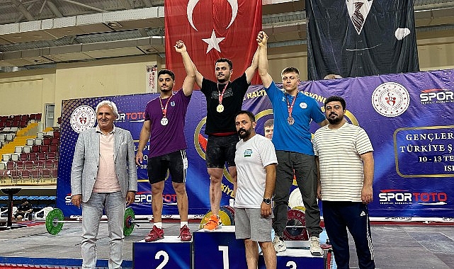 Nevşehir Belediyesi sporcusu Serdar Benli, Türkiye Gençler Halter Şampiyonası'nda toplam 268 kilo kaldırarak Türkiye üçüncüsü olmayı başardı – SPOR