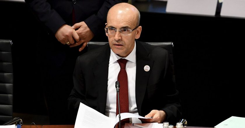 Maliye Bakanı Mehmet Şimşek istifa ettiği iddialarını yalanladı