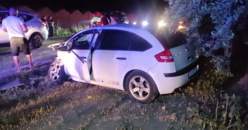 Bursa'da iki otomobilin çarpışması sonucu meydana gelen kazada 3 kişi yaralandı.