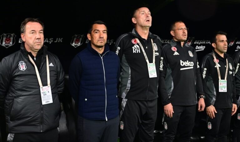 Bir forvete ihtiyacı var mı? Giovanni van Bronckhorst’tan transfer yanıtı! – En güncel spor haberleri