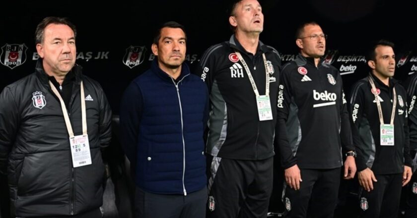 Bir forvete ihtiyacı var mı? Giovanni van Bronckhorst’tan transfer yanıtı! – En güncel spor haberleri