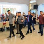 Vali Akbuzk, engelleri tanımayan bireylerle Zeybek oynadı