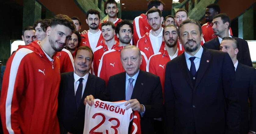 Başkan Erdoğan Ulusal Erkek Basketbol Takımını Kabul Etti – Son Dakika Spor Haberleri