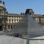 Fransa'da tarihi eserlerin çalındığı dünyaca ünlü Louvre Müzesi bugün kapalı kalacak