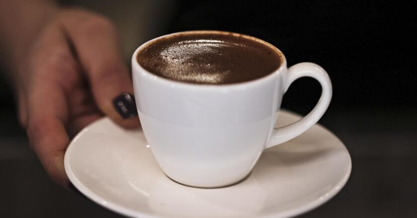Tansiyon hastalarının dikkatine: Sabah kahvesi riskli olabilir!