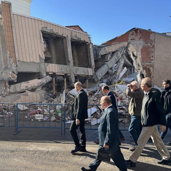 Kocaeli'de çöken binanın bulunduğu bölge için yol haritası belirlendi.