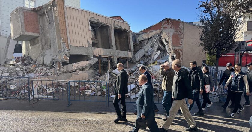 Kocaeli'de çöken binanın bulunduğu bölge için yol haritası belirlendi.